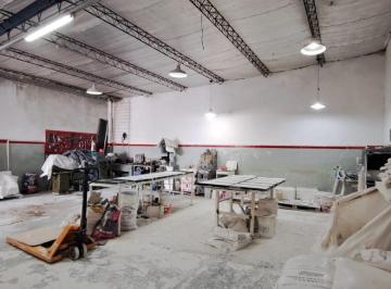 Bodega-Galpón · 217m² · Deposito Tablada Cocina Baño Cocheras Permuta Dptos en Mataderos