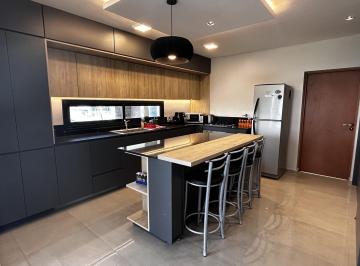 Casa · 152m² · 4 Ambientes · 2 Cocheras · Casa en Barrio Privado Alto Verde 3