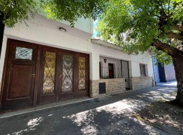 LOY-LOY-1296_2 · Chalet de 3 Ambientes con Patio y Garage. Macrocentro