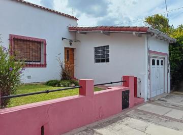 Casa · 109m² · 3 Ambientes · 1 Cochera · Casa en Florida Dos Dorm. Amplio Jardin