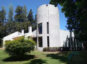 Casa · 280m² · 5 Ambientes · 2 Cocheras · Alquiler de Casa en golfer'S, Lote de 1.620 M&sup2;!