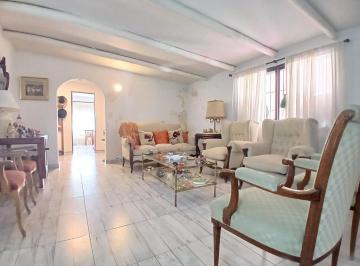 Casa · 143m² · 3 Ambientes · 5 Cocheras · Venta de Casa 3 Ambientes