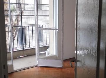 Departamento de 4 ambientes, Constitución · Departamento en Alquiler de 3 Dorm. con Balcon en Constitución