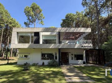 DEI-DEI-1647_2 · Venta de Casa 4 Dorm. en Pinamar Zona Nayades - 1387