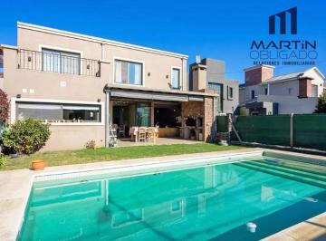 Casa · 231m² · 4 Ambientes · 2 Cocheras · Casa en Venta Barrio Las Cortaderas San Miguel