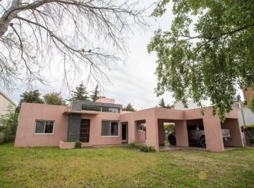 Casa · 150m² · 5 Ambientes · 2 Cocheras · Casa en Venta Campos de Esther
