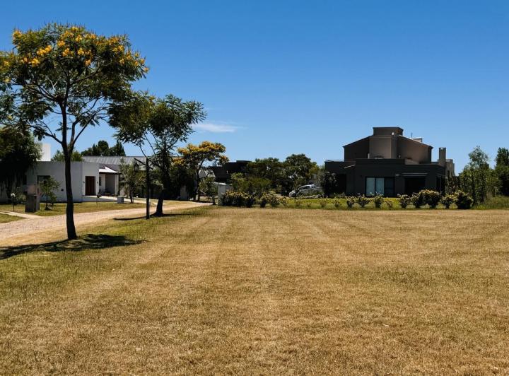 Terreno · 834m²