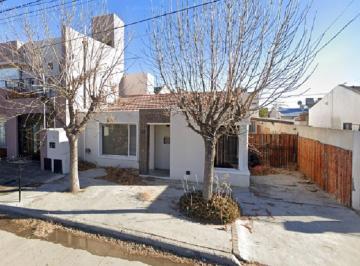 Casa de 5 ambientes, Trelew · Casa 4 Dorm. en Trelew, Chubut. Excelente Ubicación.