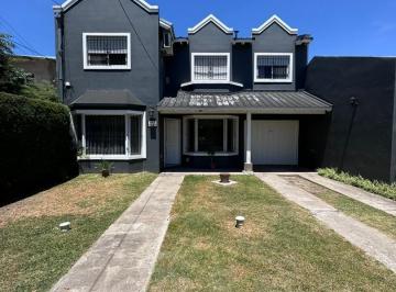 Casa · 250m² · 5 Ambientes · 3 Cocheras · Venta Casa 5 Amb Fondo y Pileta