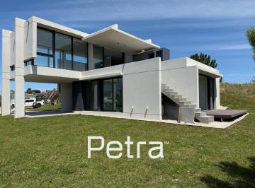 Casa · 153m² · 4 Ambientes · 1 Cochera · Casa en Venta en Costa Esmeralda