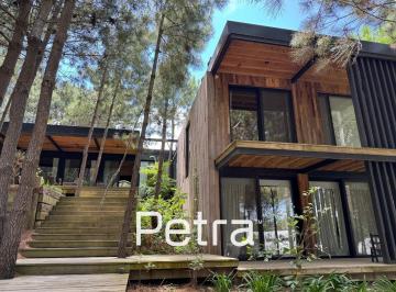 Casa · 213m² · 5 Ambientes · Casa en Venta en Costa Esmeralda
