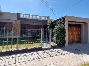 Casa · 185m² · 4 Ambientes · 1 Cochera · Casa en Venta en Ezpeleta Oeste