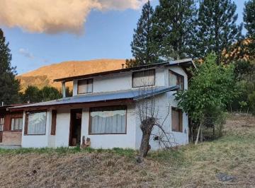 Campo · 210m² · 8 Ambientes · Chacra en Venta - 2 Dorm. 2 Baños - 5000 m² - El Bolsón