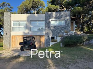 Casa · 237m² · 5 Ambientes · 2 Cocheras · Casa en Venta en Costa Esmeralda con Fondo Al Polo y Doble Cochera