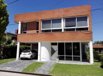 Casa · 280m² · 4 Ambientes · Casa en Alquiler en Venado I