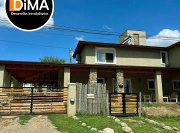 Casa · 256m² · 4 Ambientes · 2 Cocheras · Venta de Casa 4 Ambientes - Villa Castelar - Villa General Belgrano