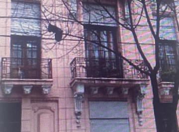 Casa de 25 ambientes, Almagro · En Venta Casa de 3 Plantas.