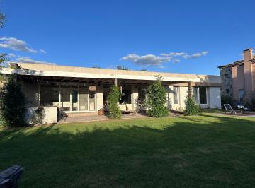 Vista de atrás · Espectacular Casa en Estancias del Pilar. Imperdible Oportunidad!