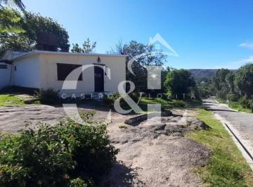 Casa de 4 ambientes, Tanti · Casa 3 Dorm. - B° Marimat, Tanti.
