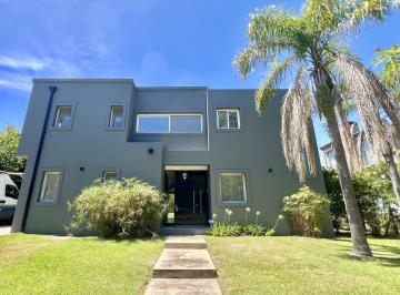 Casa · 190m² · 6 Ambientes · 4 Cocheras · Casa en Venta en San Isidro Labrador