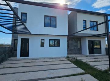 Casa · 160m² · 4 Ambientes · A Estrenar Villa Residencial Acquavista