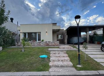 Casa de 6 ambientes, Carrodilla · Casa en Venta – Barrio Privado Lar de Boedo – Lujan de Cuyo – 500 m²