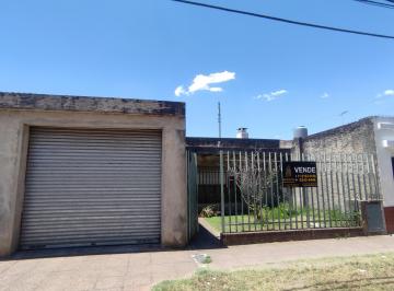 Casa de 4 ambientes, Tres de Febrero · Casa de 4 Ambientes con Garaje, Patio y Quincho - Apta Credito