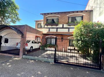 Casa de 6 ambientes, San Isidro · Único Chalet a 3 Cuadras de Av Santa Fe. con Jardín, Piscina, Galería y Playroom
