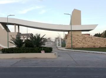 Casa · 200m² · 3 Ambientes · 2 Cocheras · Casa en Venta Las Carolinas Barrio Privado