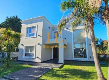 Casa · 220m² · 7 Ambientes · 4 Cocheras · Venta Casa Barrio Privado San Lucas