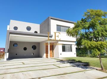 Casa · 270m² · 5 Ambientes · 4 Cocheras · Casa en Venta Puertos - Vistas