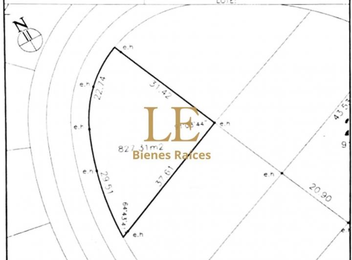 Terreno · 827m²