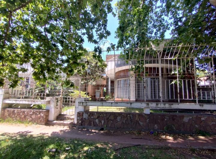Casa · 220m² · 6 Ambientes