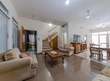 Casa · 280m² · 6 Ambientes · 2 Cocheras · Venta Casa de 3 Dorm. con Cochera - Pileta - Barrio Lourdes