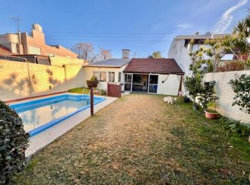 Casa en Venta-  3 amb con patio y piscina.  V  Ballester · Casa en Venta - 3 Amb con Patio y Piscina. V Ballester