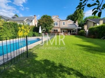 Casa · 210m² · 6 Ambientes · 1 Cochera · Casa Apto Crédito | 210 m² | Lote 860 m² | Pileta | El Molino