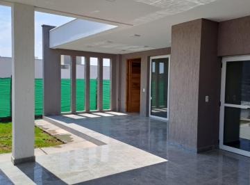 Casa de 6 ambientes, Rodeo del Medio · Casa en Barrio Las Retamas con Piscina