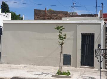 PH de 1 ambiente, Lanús · PH Al Frente 1 Ambiente con 2 Patios!
