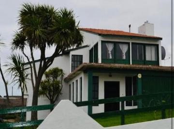 Casa · 320m² · 4 Ambientes · 3 Cocheras · Casa - Los Acantilados