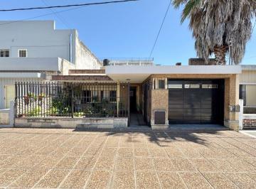 Casa · 154m² · 3 Ambientes · 2 Cocheras · Casa en Venta - 2dorm Escritorio 1bañ 2coch Patio