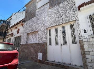 Casa · 106m² · 3 Ambientes · 1 Cochera · Casa en Venta - Rosario