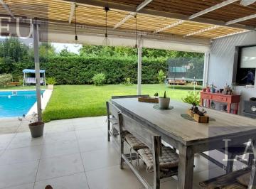 Casa · 150m² · 4 Ambientes · 1 Cochera · Casa en El Recodo