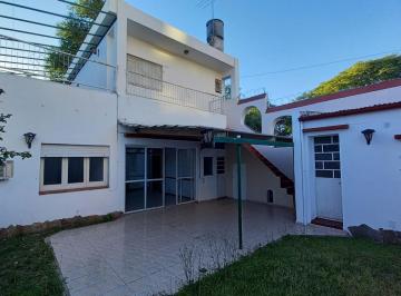 Casa · 1m² · 4 Ambientes · 1 Cochera · Casa de 3 Dorm., con Cochera