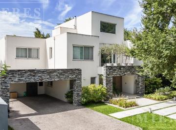 Casa · 383m² · 7 Ambientes · Excelente Casa en Venta en Ayres de Pilar