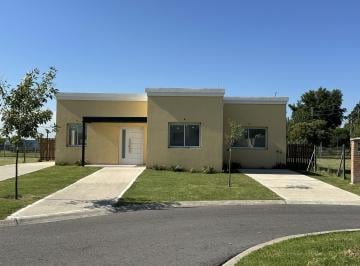 Casa · 170m² · 5 Ambientes · 3 Cocheras · Casa a Estrenar en El Barrio San Pablo - Pilar