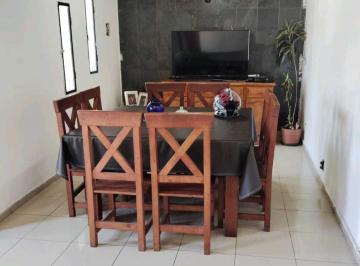 Casa · 165m² · 4 Dormitorios · 2 Cocheras · Venta de Casa en B° Fuchs Gob. Benegas - Godoy Cruz