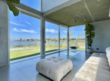 Casa · 240m² · 7 Ambientes · 4 Cocheras · Casa en Naudir Al Lago Central en Venta - con Diseño, Hormigon Visto, Piscina
