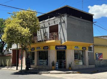 Casa · 215m² · 6 Ambientes · 3 Cocheras · Casa y Local en Urquiza y Aguado - Amplio Terreno