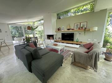 Casa · 180m² · 5 Ambientes · 2 Cocheras · Casa en Alquiler de Temporada en Barrio Las Prunas