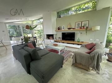 Casa · 180m² · 5 Ambientes · 2 Cocheras · Casa en Alquiler de Temporada en Barrio Las Prunas